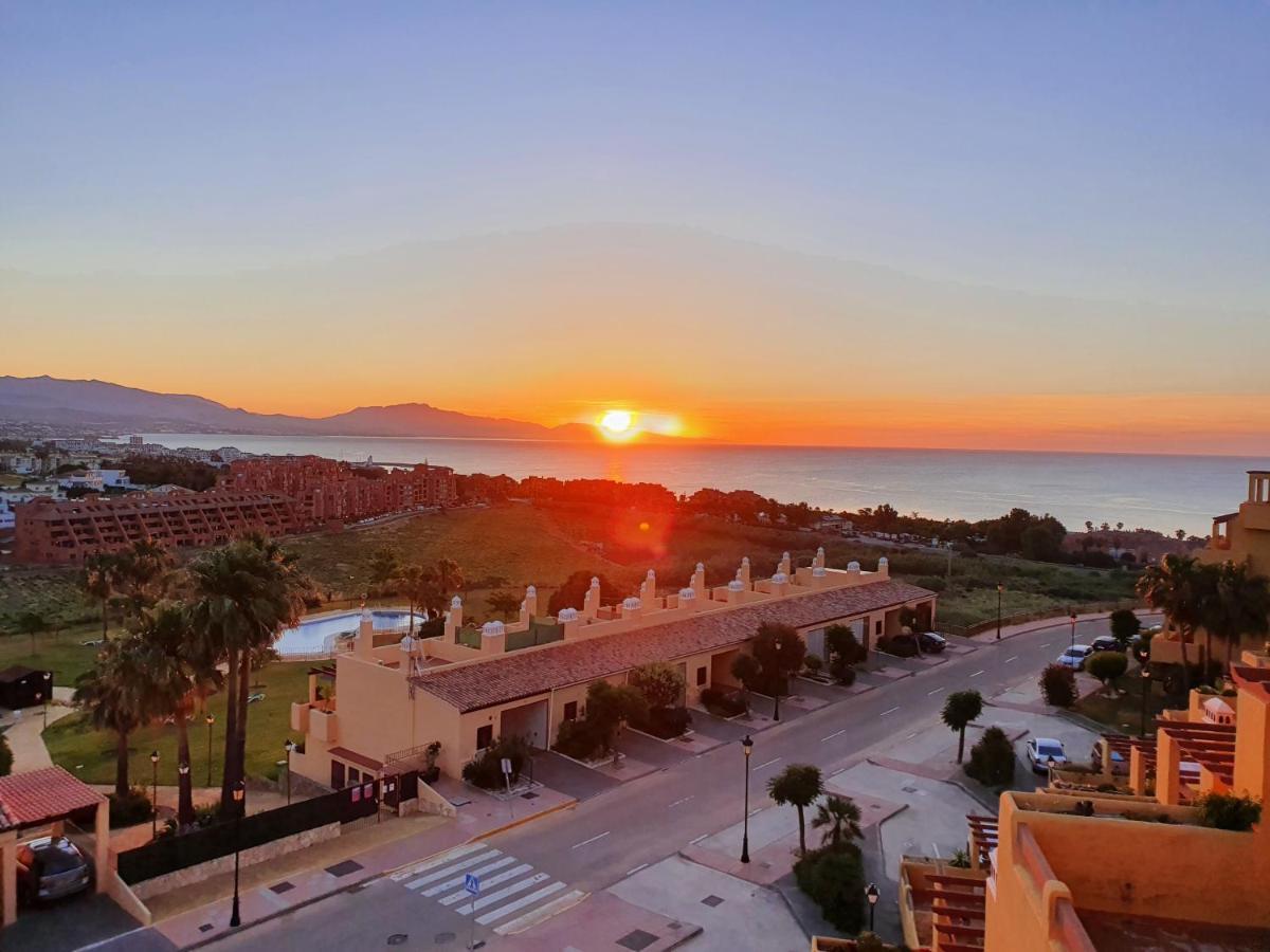 Seaview A Spectacular 3 Bed 3 Bathroom Penthouse Manilva Esterno foto